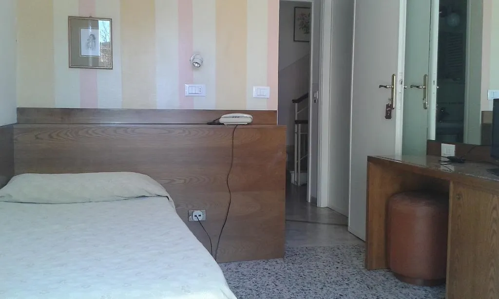 ***  Hotel Ristorante La Terrazza 利多迪卡马约雷 意大利